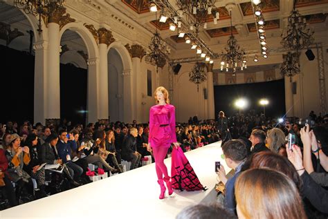 How to Organize a Fashion Show (with Pictures) .
